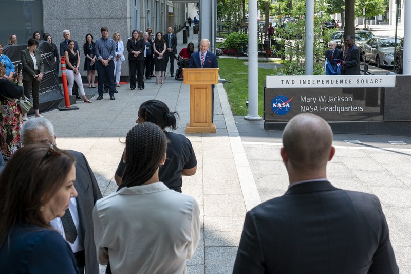 Jared Isaacman official portrait